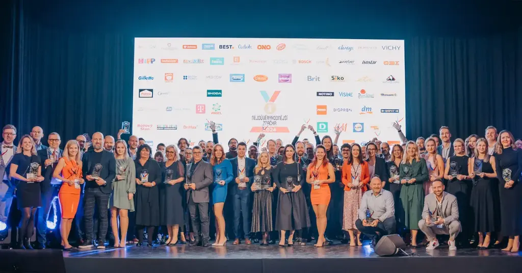 Vsichni-vitezove-na-podiu1